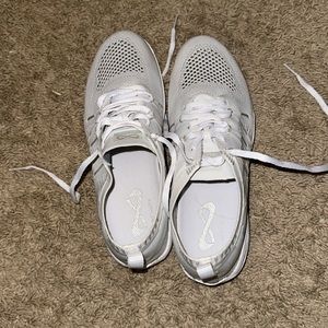 Nfinity Flyte cheer shoes white size 7.5